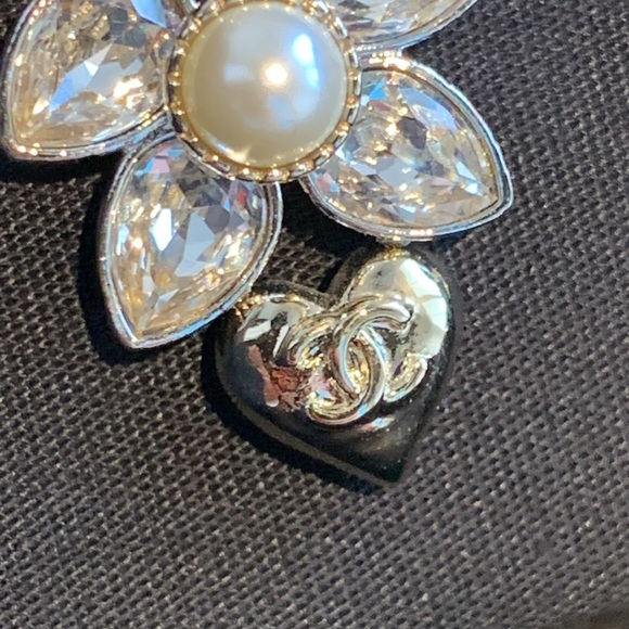 Authentic, limited editionChanel Silver and Gold Flower Earrings, sold out - Picture 4 of 17